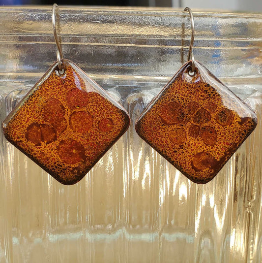 Square copper and glass earrings with brown and orange pattern